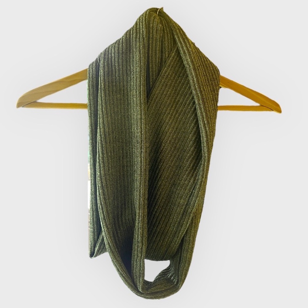 Handmade Warm-Toned Green Cozy Girl Circle Scarf